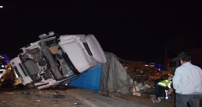 Konya'da ilaç yüklü tır devrildi: 1 yaralı