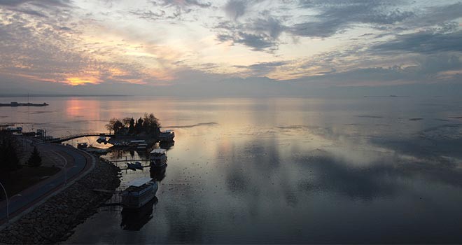 Beyşehir Gölü'nde güneşin batışı havadan görüntülendi