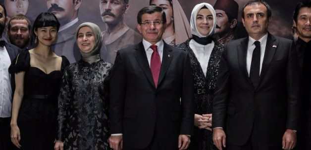 Davutoğlu, 'Ertuğrul 1890' filminin galasında