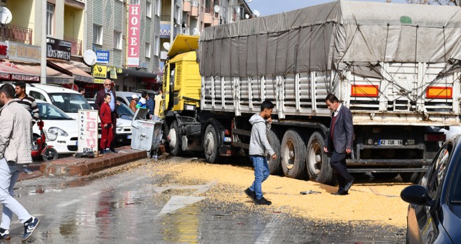 Konya'da trafik kazası MOBESE'ye yansıdı