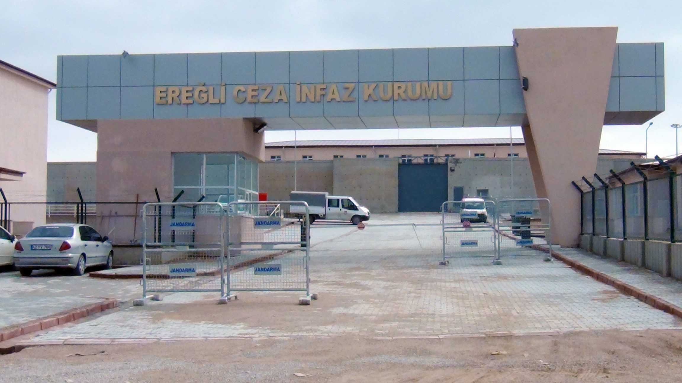 Ereğli'de 2 infaz koruma memuru tutuklandı