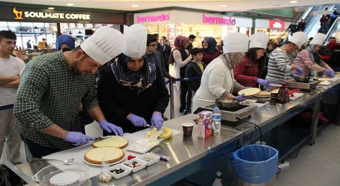 Konya'da Sevgililer Gününde Sevgililer Tatlı Tatlı Yarıştı