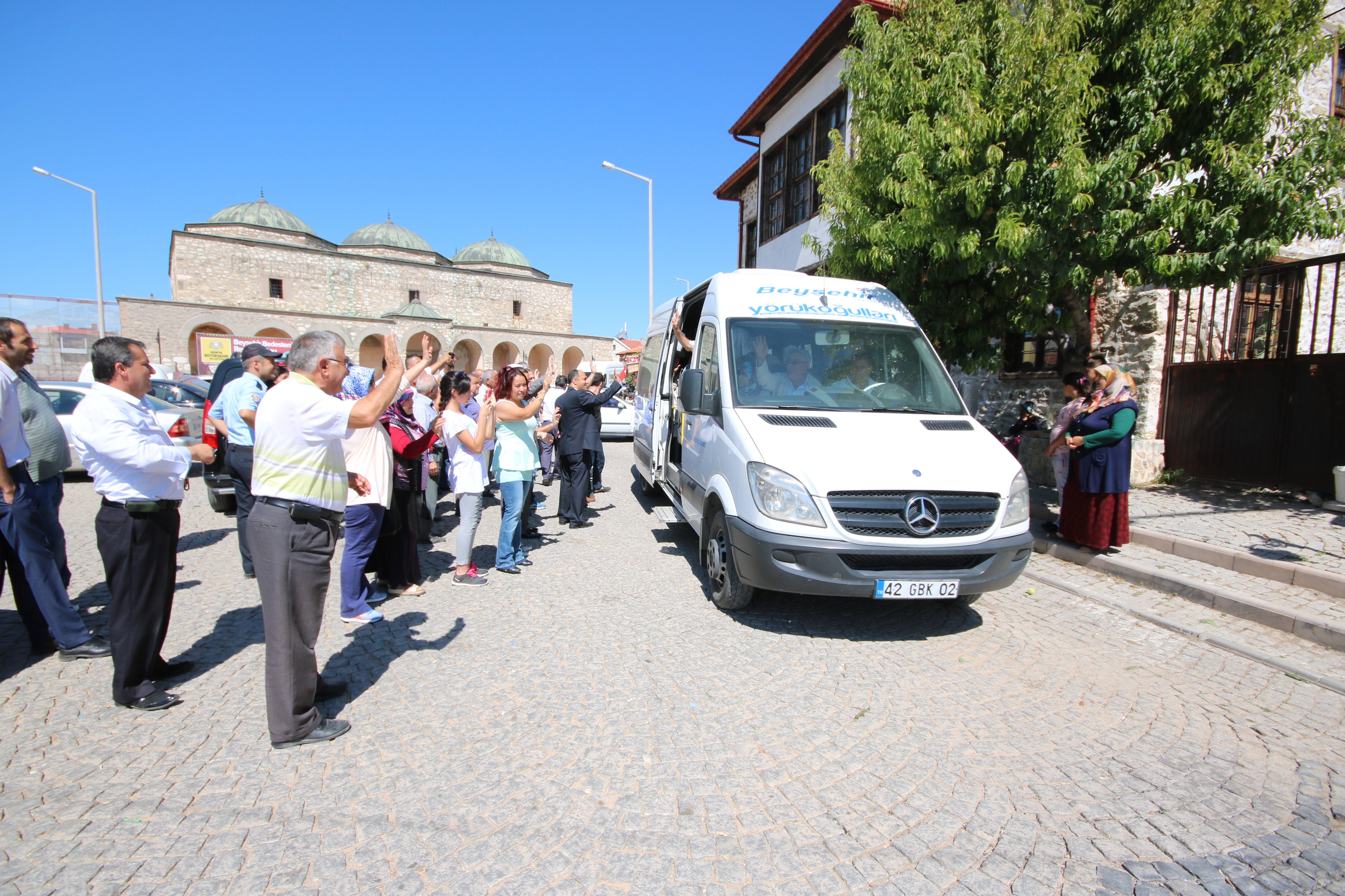 Beyşehir'de hacı adayları dualarla kutsal topraklara uğurlandı