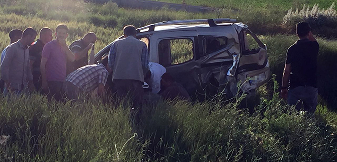 Konya'da hafif ticari araç devrildi: 1 ölü, 3 yaralı