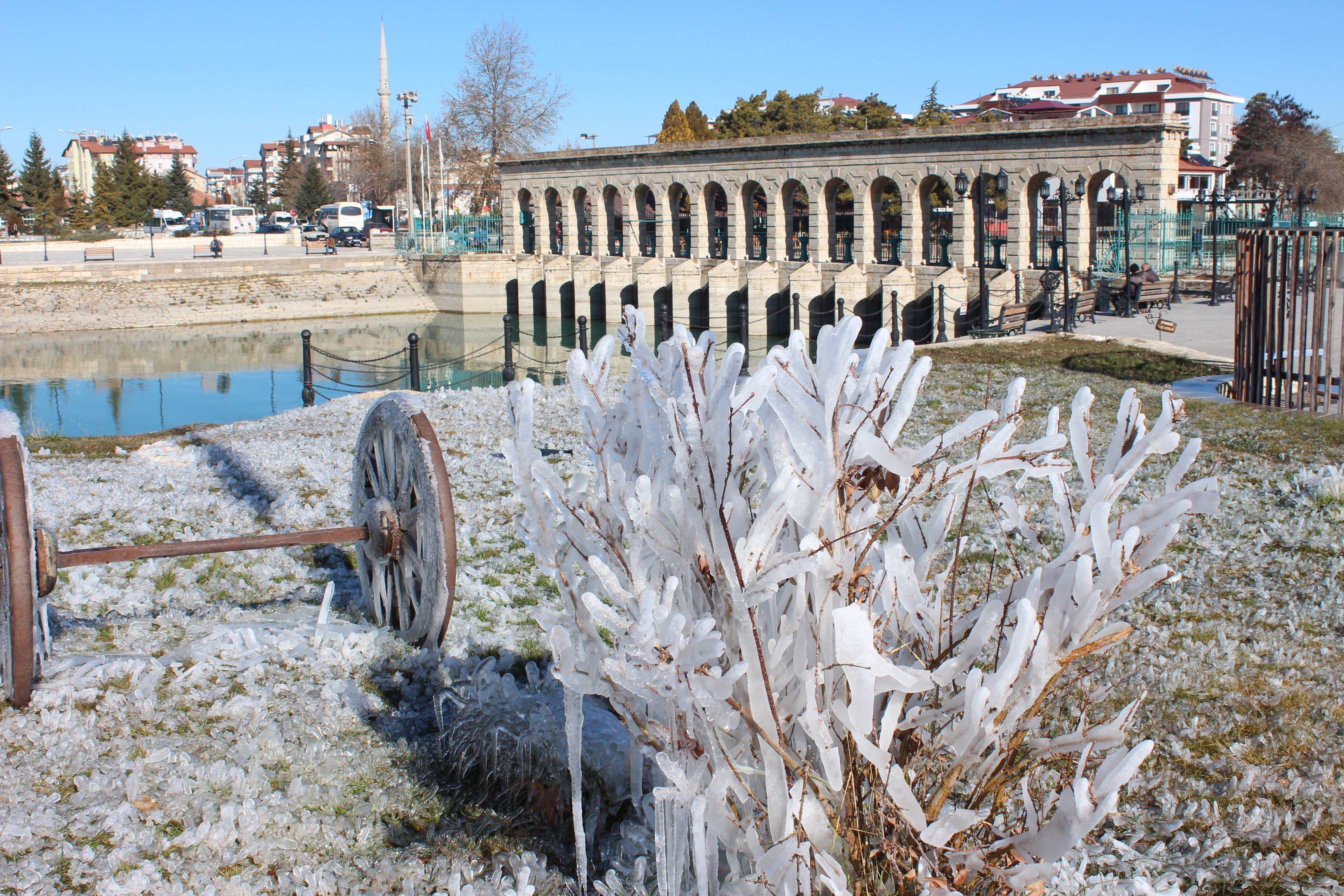 Konya Beyşehir’de Buz Sarkıtlarından Görsel Şölen