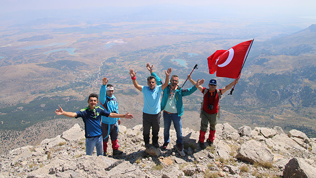 Dağcılar Eren Bülbül için tırmandı