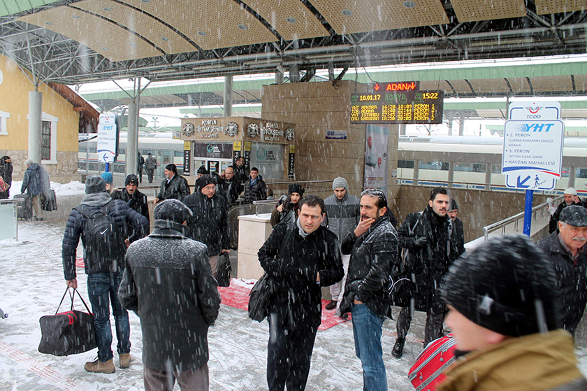 Donan makas hızlı tren seferini aksattı