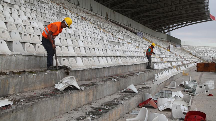 Eski 4 Eylül Stadyumu'nun yıkım çalışmalarına başlandı