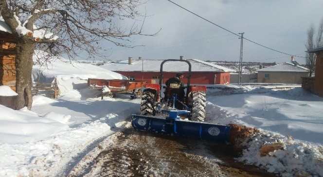 Beyşehir'de Dış Mahallelerde Karla Mücadele Kolaylaştı