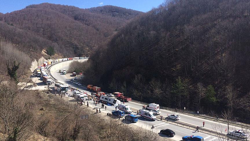 Bursa-Ankara karayolunda yolcu otobüsü devrildi: 6 ölü