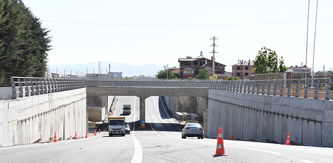 YHT hattında 2 alt geçit trafiğe açıldı