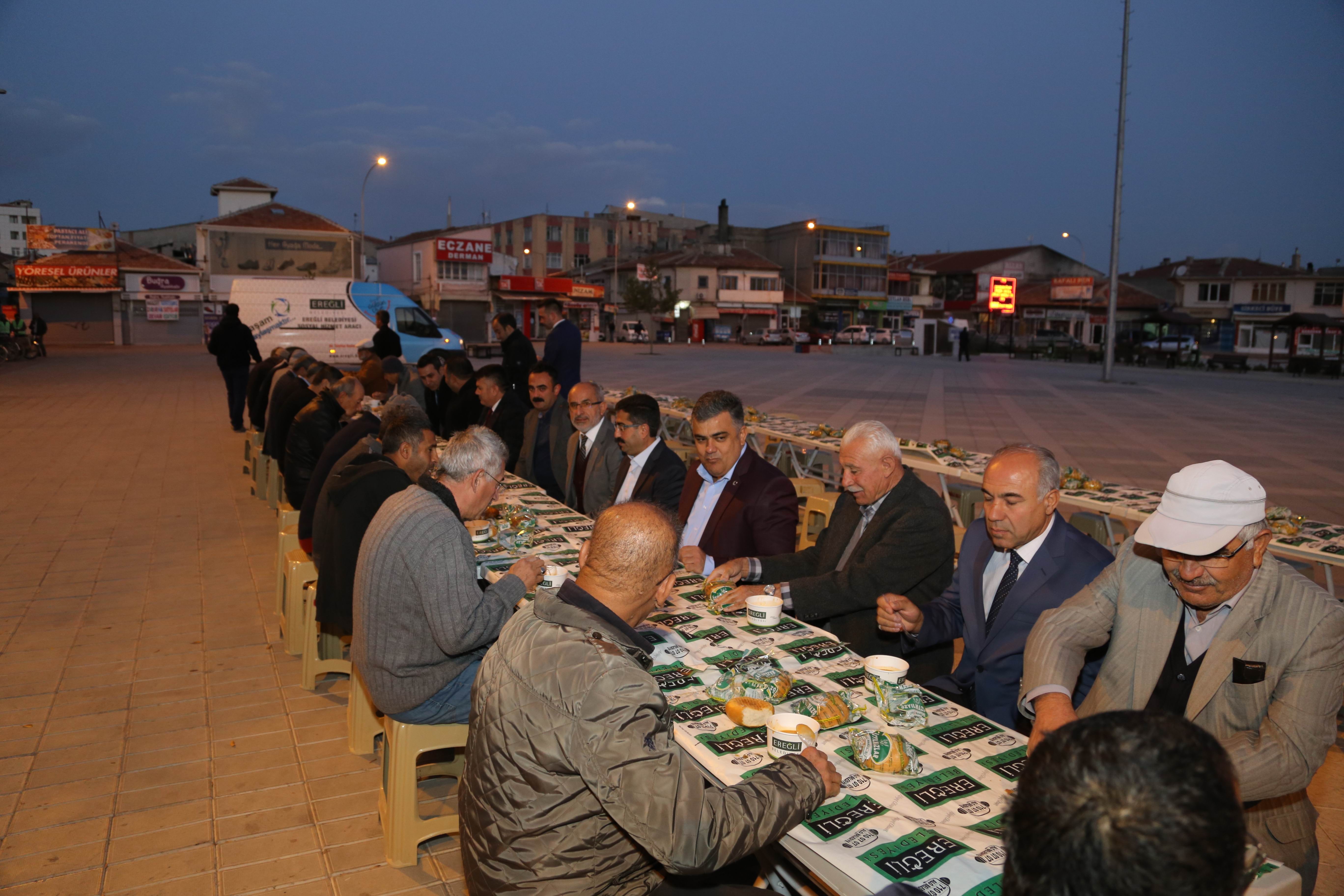 Ereğli Belediyesi'nden cami cemaatine çorba ikramı