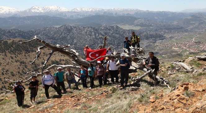 Beyşehir'de Doğaseverler Farkındalık İçin Tırmandı