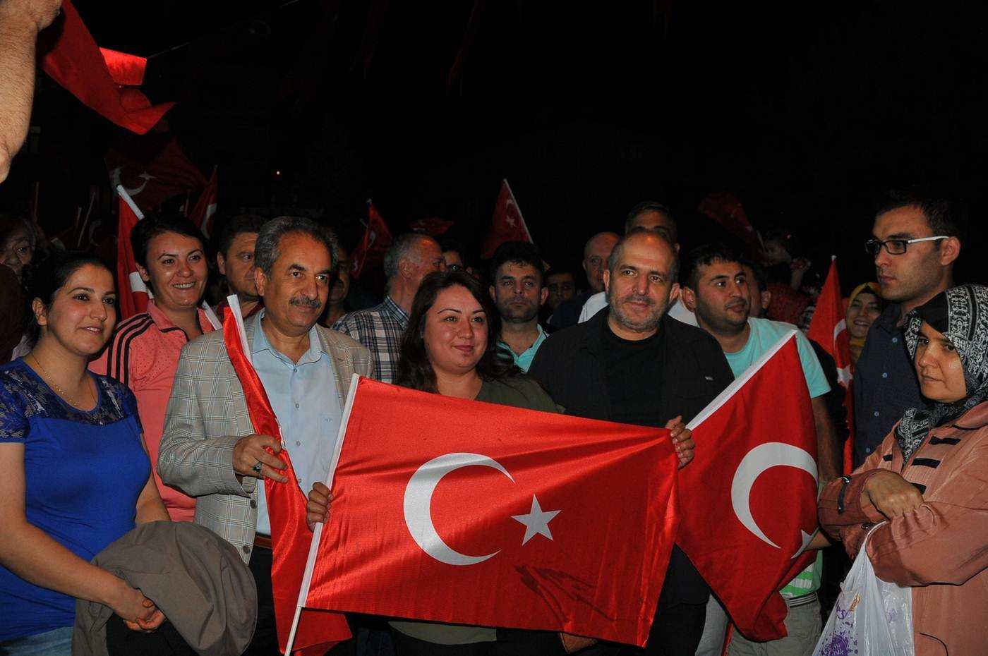 Akşehir’de demokrasi nöbeti