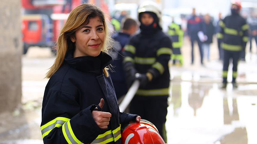 Kadın itfaiyeci iş azmiyle örnek oluyor