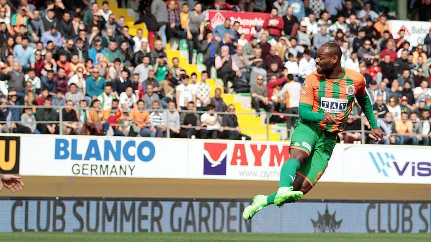 Vagner Love'dan 30 gol sözü