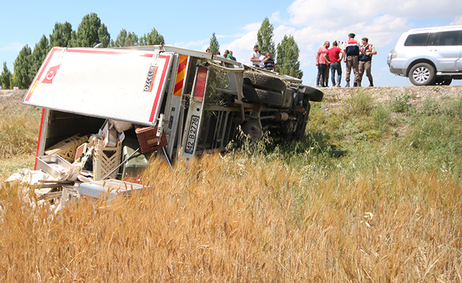 Konya'da kamyonet şarampole devrildi: 1 ölü, 4 yaralı