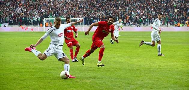 Torku Konyaspor çeyrek finalde!