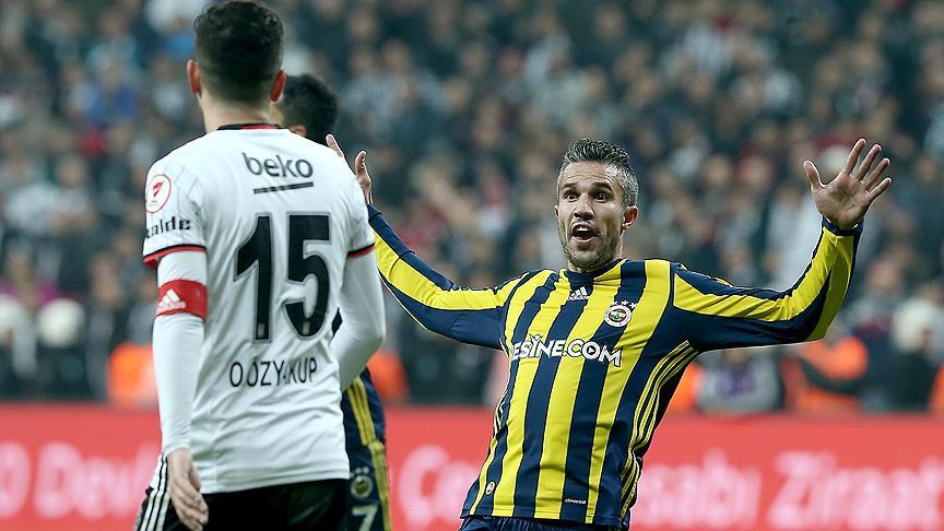 Van Persie'nin cezası indirildi