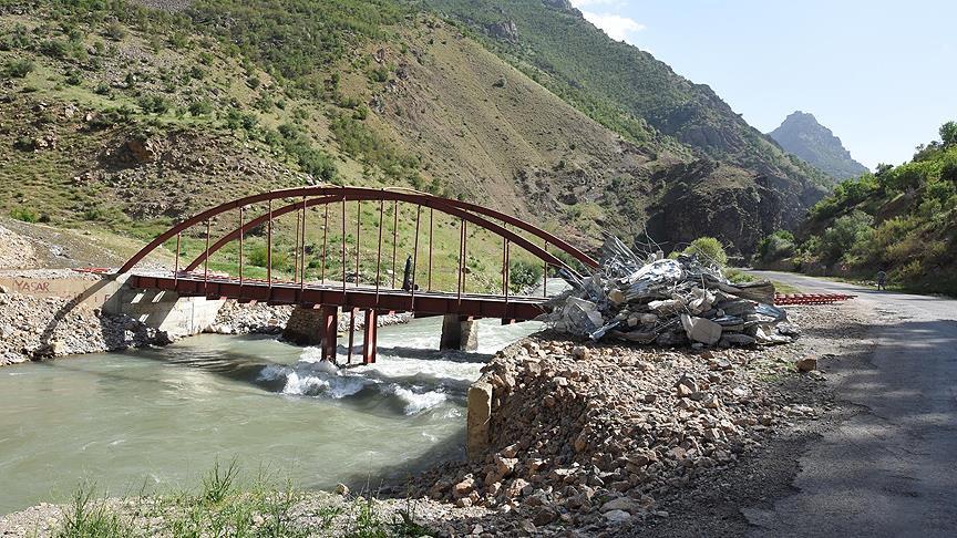 PKK'lı teröristler için köprü yaptırmış