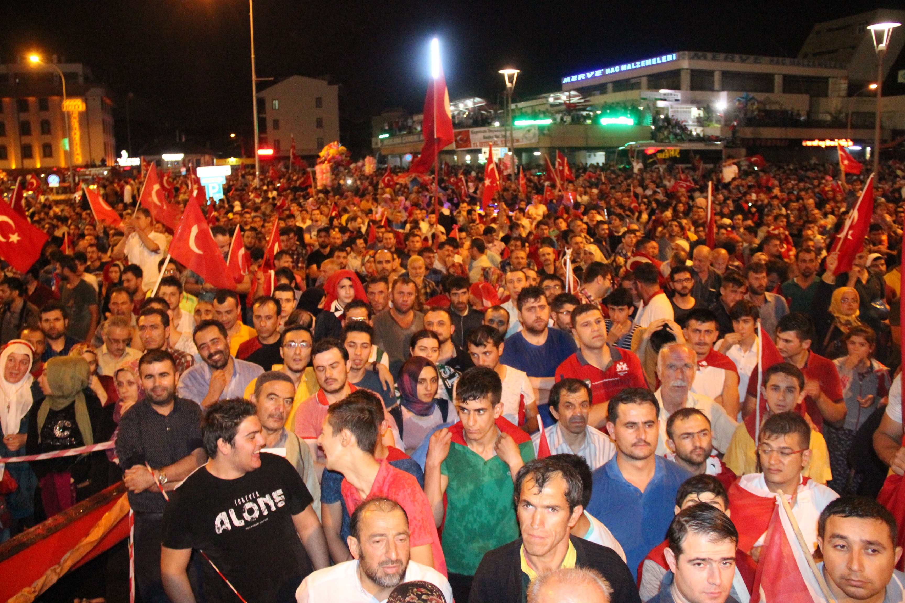 Konya'da Darbe Girişimine Tepki devam ediyor