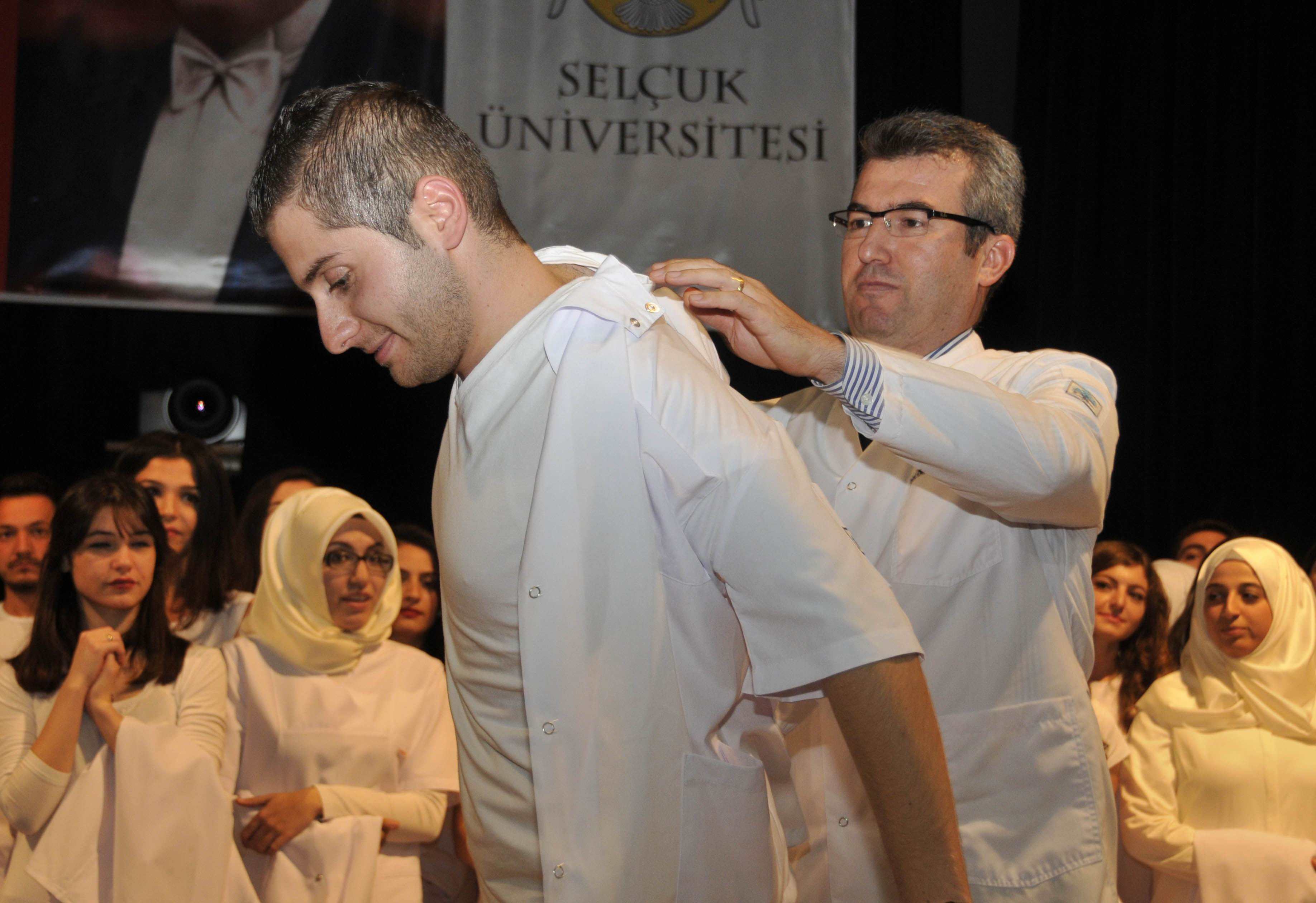 SÜ ’de Genç Diş Hekimleri Beyaz Önlük Giydi