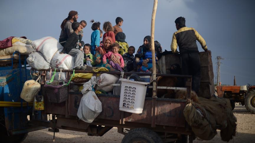 Terör örgütü PKKPYD Rakka'da 120 bin sivili yerinden etti