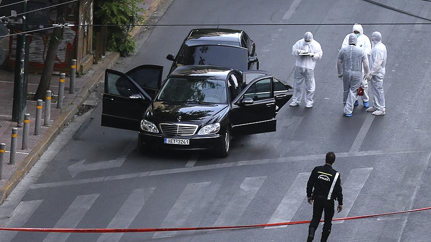 Yunanistan'da eski başbakanlardan Papadimos'a bombalı saldırı