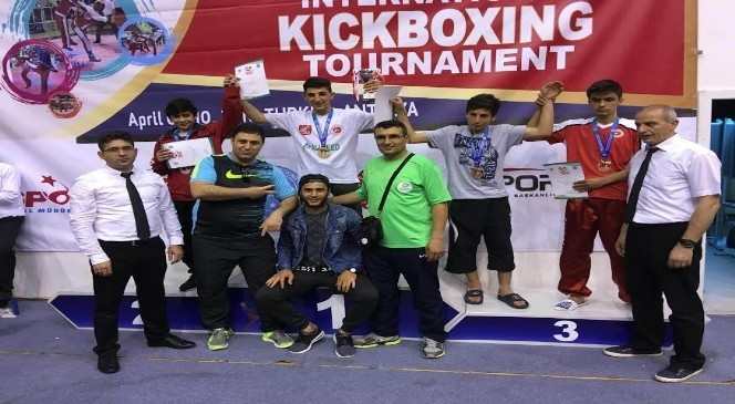 Derbentli Kick Boks'çular Madalyaları Topladı