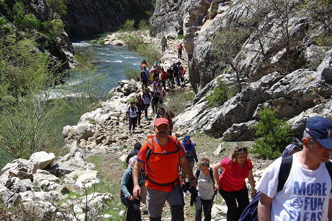 Doğaseverler "Çamlık Mağaraları"nda buluştu