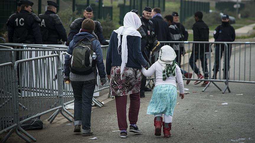 Fransa'nın Calais kentinde belediye sığınmacılara yemek vermeyi yasakladı