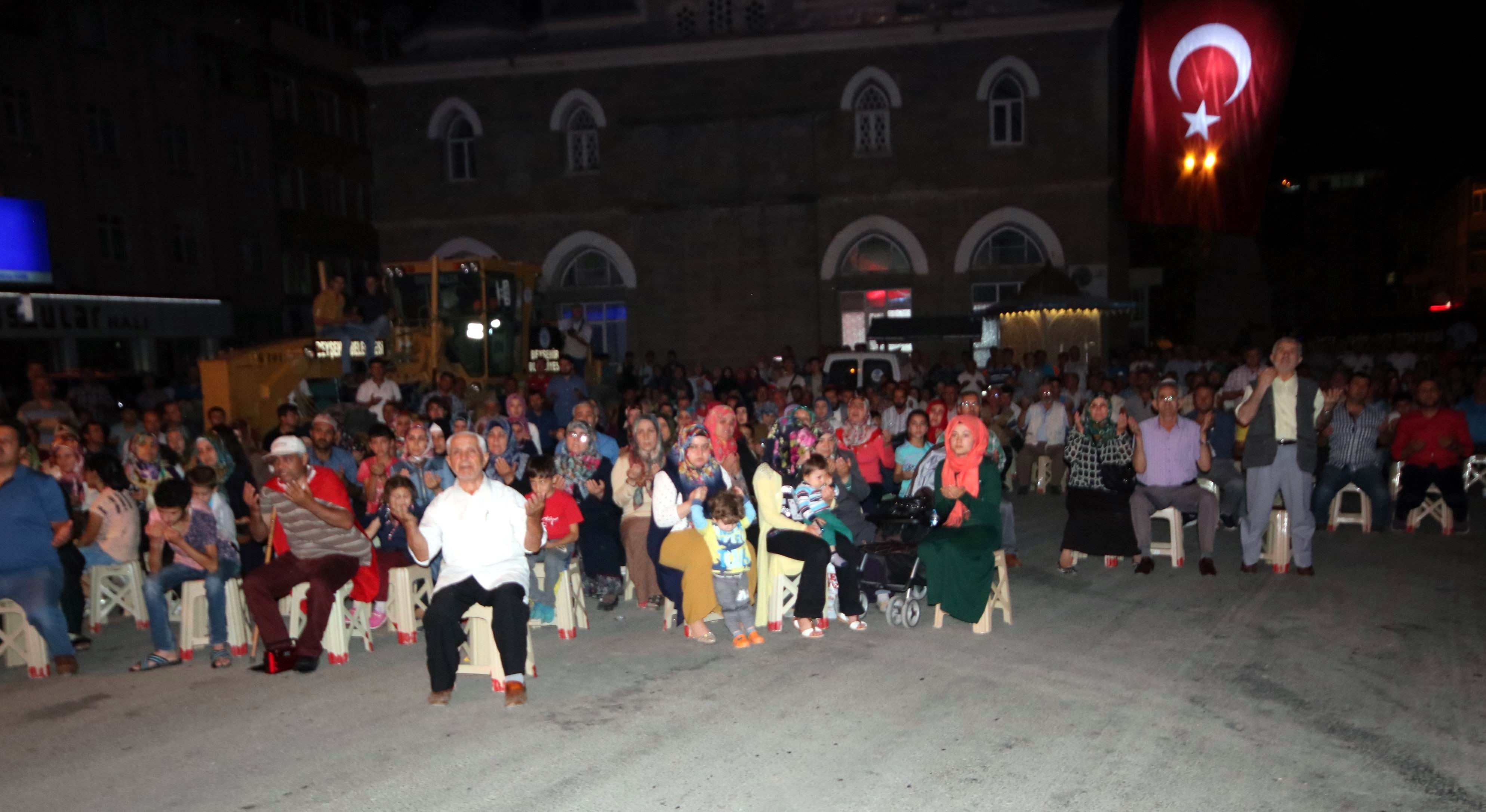 Beyşehir’de demokrasi nöbetleri sürüyor