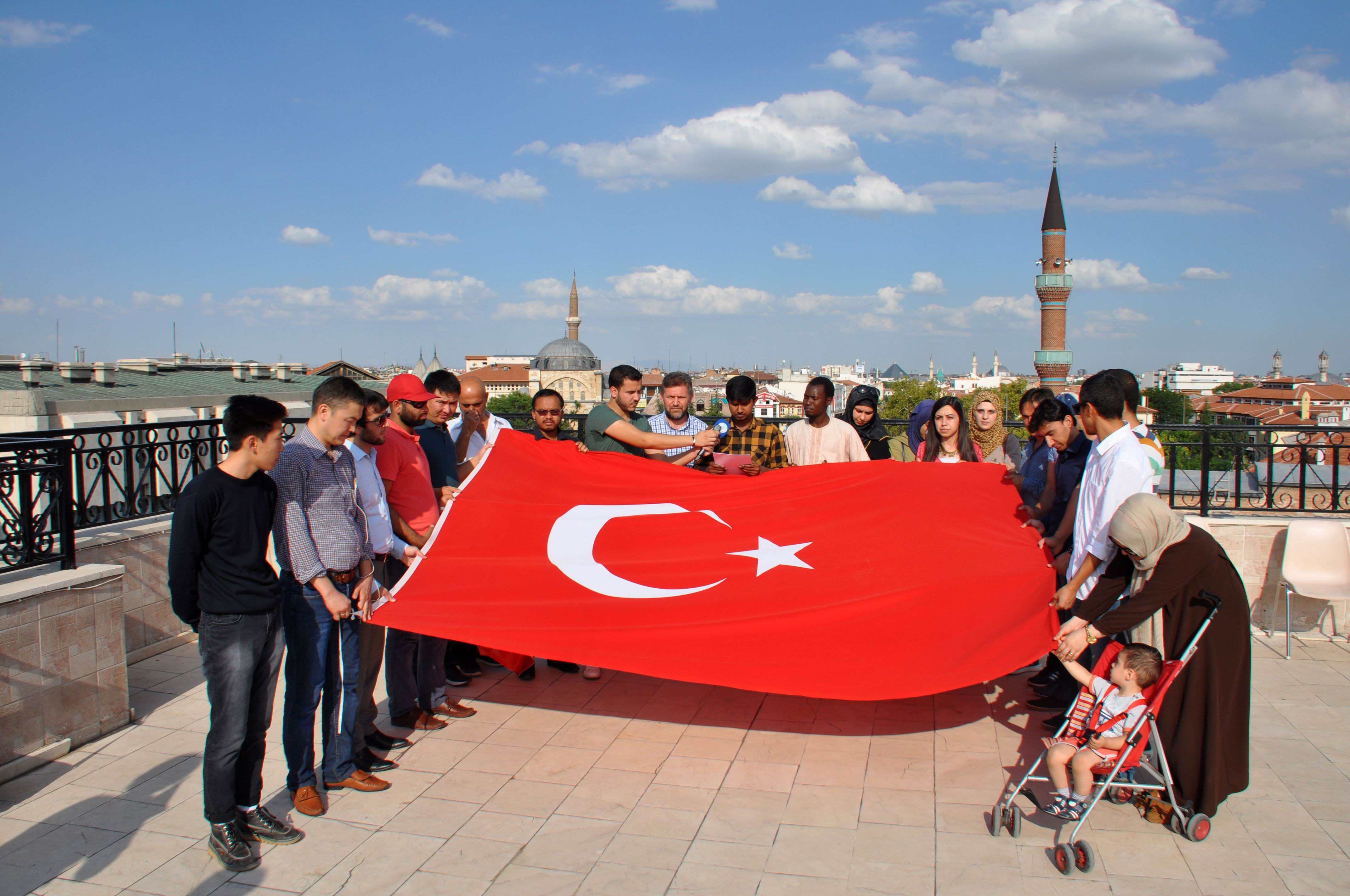 NEÜ KONDİL öğrencileri darbe girişimine tepki gösterdi