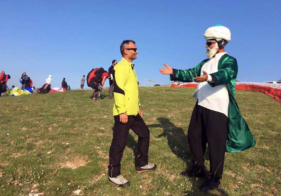 Nasreddin Hoca Yamaç Paraşütüyle Bolu Semalarında Uçtu