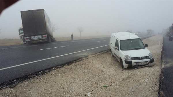 Konya'da Sis Nedeni ile Zincirleme Trafik Kazası! 