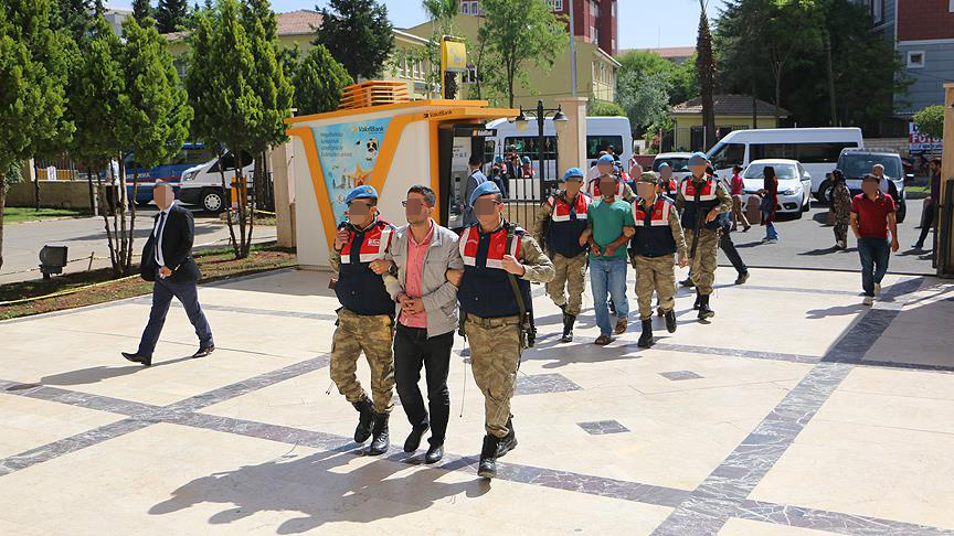 Şanlıurfa'da sosyal medyadan terör propagandasına 12 gözaltı