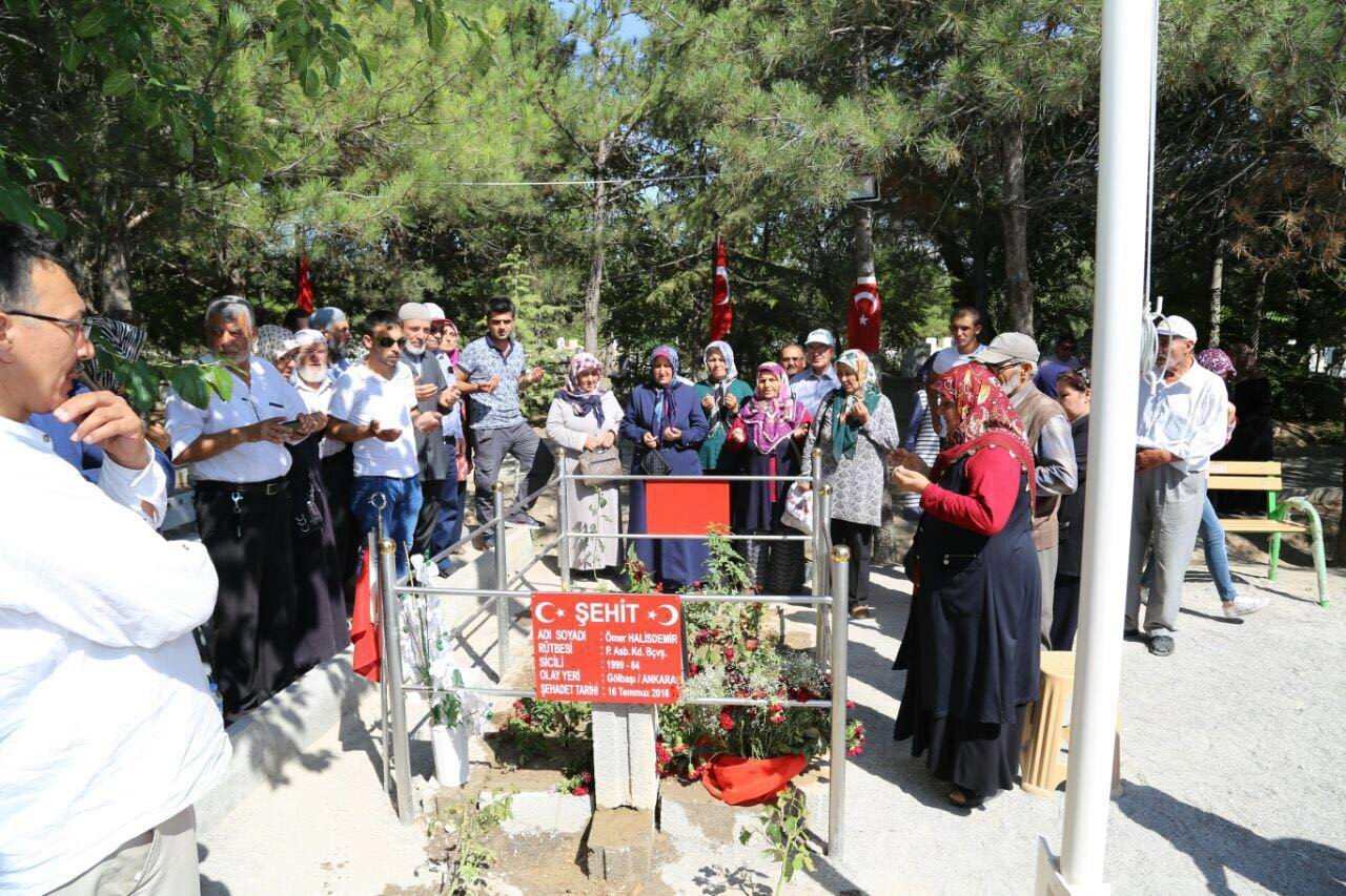 Ereğli Belediyesi Şehit Ömer Halisdemir’in kabrine otobüs kaldırdı