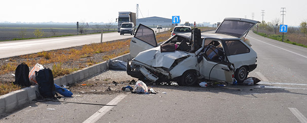 Nişanlı çifti trafik kazası ayırdı