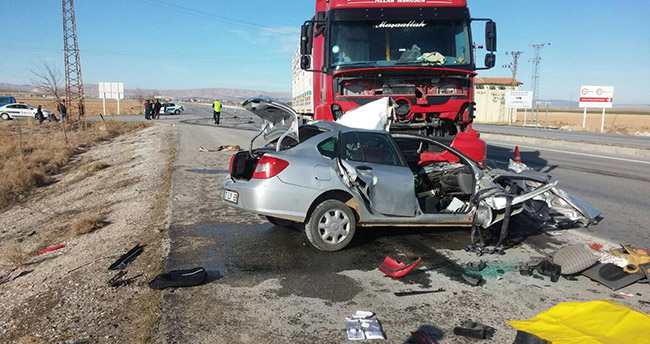 Konya'da Tır İle Otomobil Çarpıştı: 2 Ölü