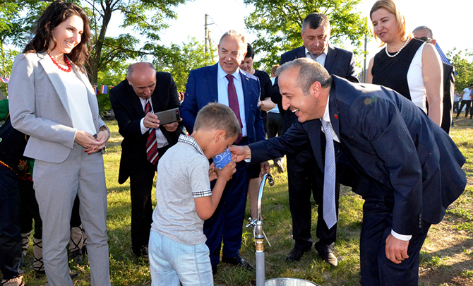 Kardeş şehre su kuyusu desteği