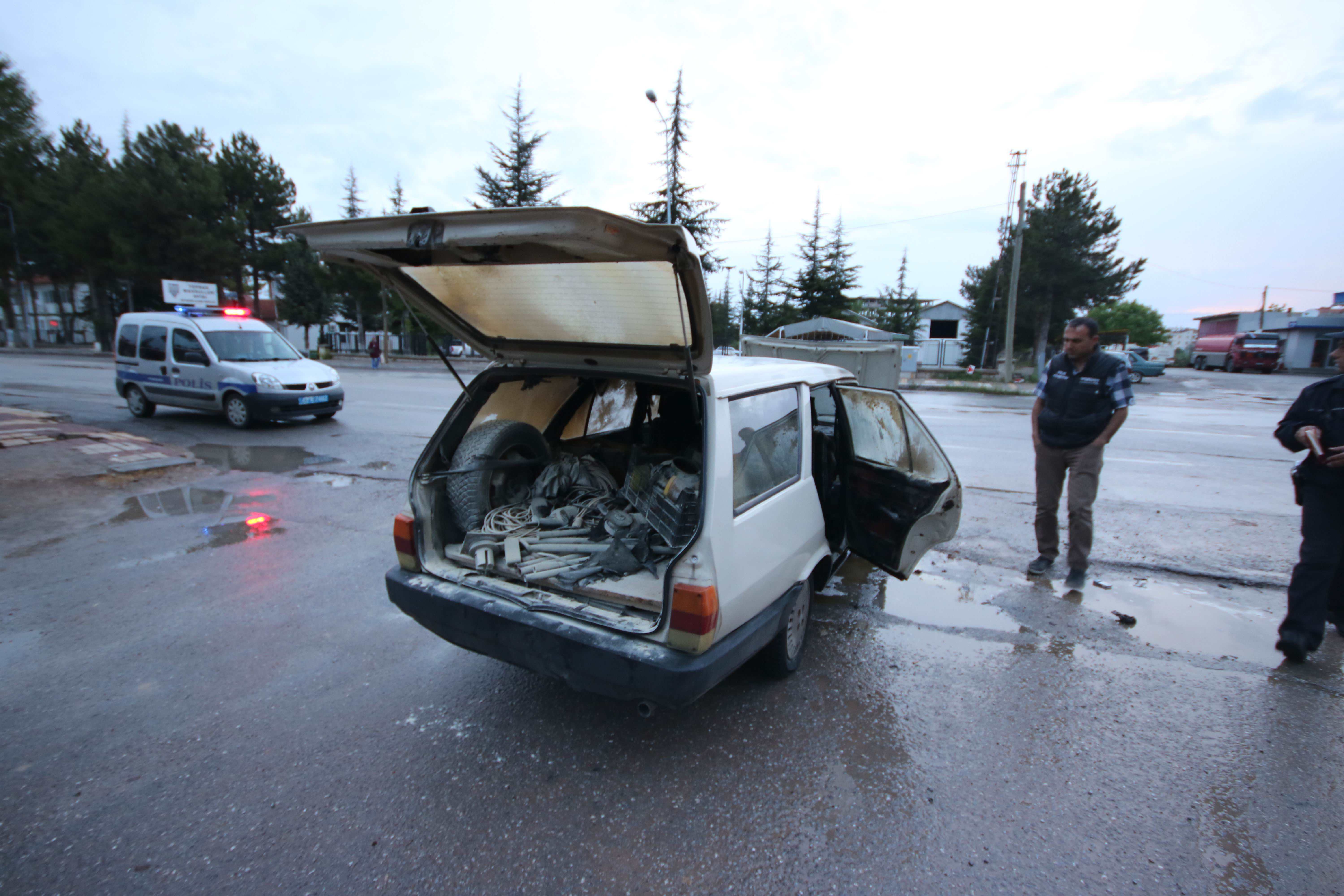 Beyşehir'de Otomobil Yandı: İki Yaralı