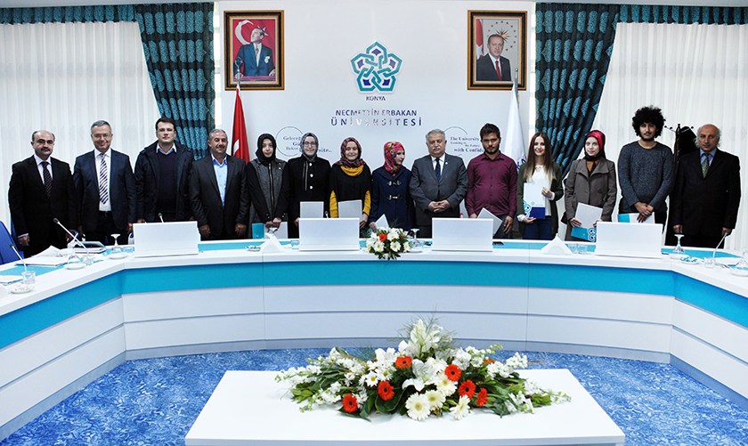 Rektör Şeker, birinci öğrencilere YÖK’ün tebrik mektubunu takdim etti