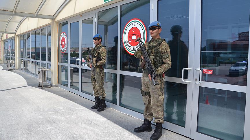 Taksim'e çıkan askerlerler hakim karşısında