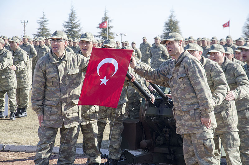 Konya'da eğitimini tamamlayan 600 asker yemin etti