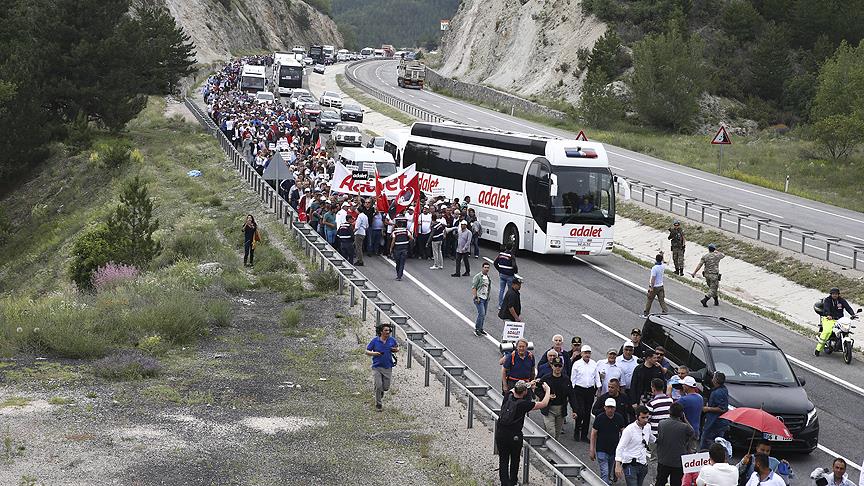 CHP'nin yürüyüşünde kalp krizi geçiren partili yaşamını yitirdi