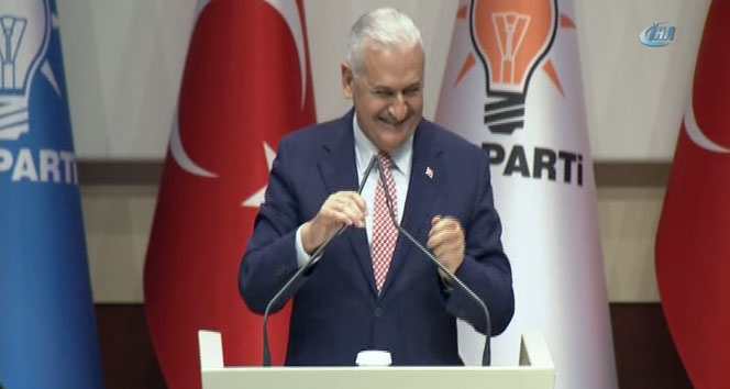 Binali Yıldırım ilk konuşmasına fıkrayla başladı