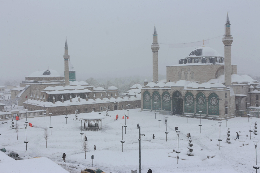 Konya’da kar yağışı etkili olmaya devam ediyor