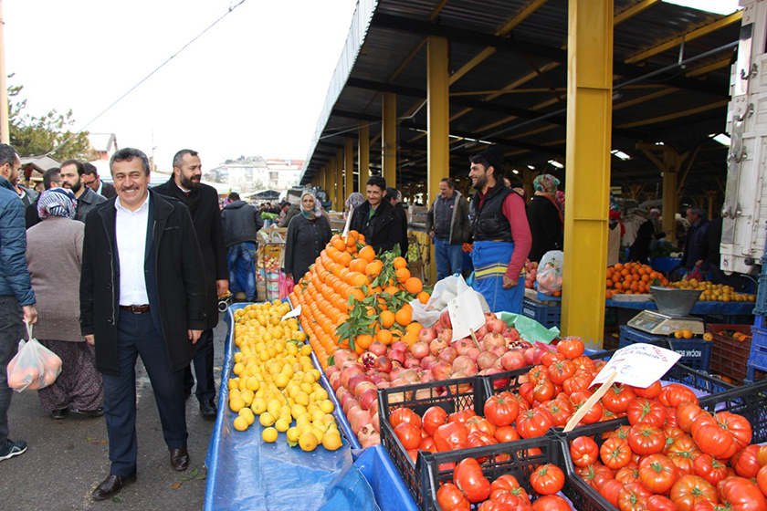 Başkan Tutal, pazarcı esnafıyla buluştu