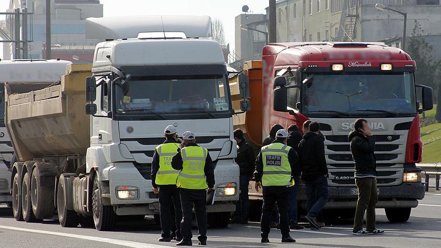 İstanbul'da rüşvet iddiasıyla 60'ı polis 102 kişi gözaltında