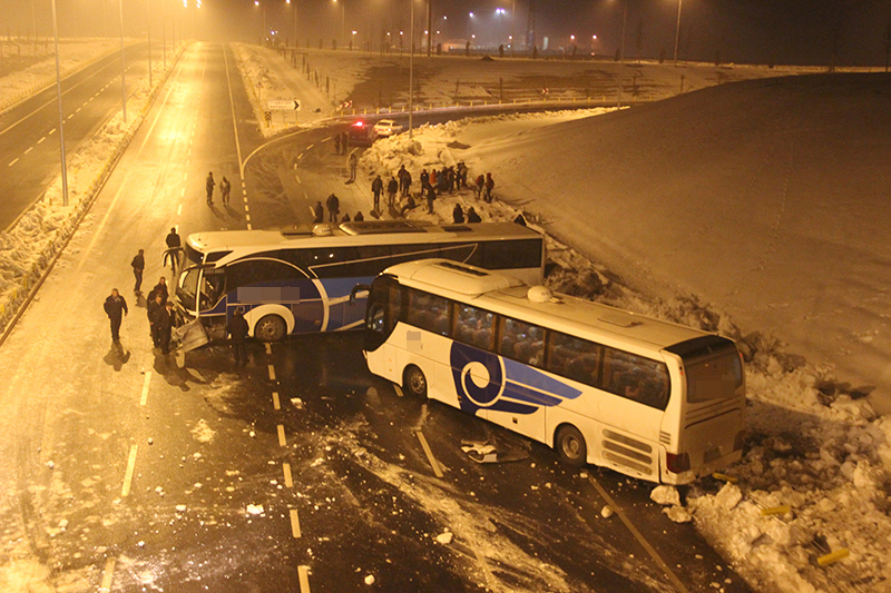 Konya'da yolcu otobüsü otomobille çarpıştı